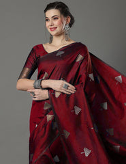 THE BANARASI SAREEIS MADE UP OF SILK THREADS WOVEN USING