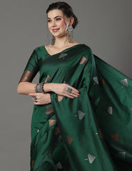 THE BANARASI SAREEIS MADE UP OF SILK THREADS WOVEN USING