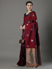 THE BANARASI SAREEIS MADE UP OF SILK THREADS WOVEN USING