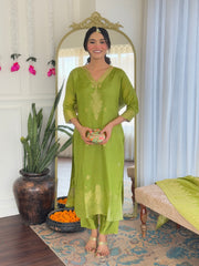 GREEN COLOURED WOMEN'S VISCOSE JACQUARD KURTA WITH PANT DUPATTA SET