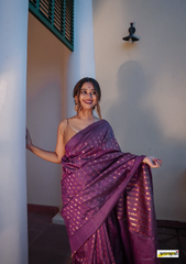 THE BANARASI SAREEIS MADE UP OF SILK THREADS WOVEN USING