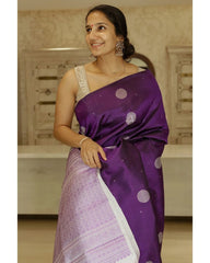THE BANARASI SAREEIS MADE UP OF SILK THREADS WOVEN USING