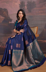 THE BANARASI SAREEIS MADE UP OF SILK THREADS WOVEN USING