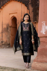 BLACK COLOURED TREDITIONAL WEAR KURTA SET