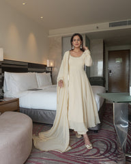 WHITE COLOURED WOMEN'S GEORGETTE EMBROIDERED KURTA WITH PANT DUPATTA SET