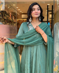 GREEN COLOURED WOMEN'S VISCOSE CHINNON KURTA WITH PANT DUPATTA SET