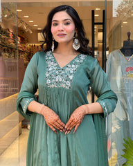 GREEN COLOURED WOMEN'S VISCOSE CHINNON KURTA WITH PANT DUPATTA SET