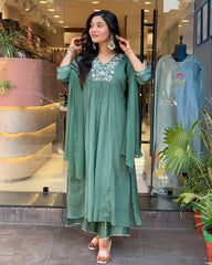 GREEN COLOURED WOMEN'S VISCOSE CHINNON KURTA WITH PANT DUPATTA SET