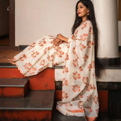 THE BANARASI SAREEIS MADE UP OF SILK THREADS WOVEN USING