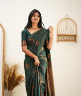 THIS GORGEOUS SILK SAREE MAKES IT EXTREMELY STUNNING WEAVES