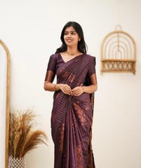 THIS GORGEOUS SILK SAREE MAKES IT EXTREMELY STUNNING WEAVES