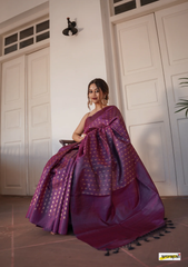 THE BANARASI SAREEIS MADE UP OF SILK THREADS WOVEN USING