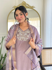 RADHA GREY COLOURED WOMEN'S VISCOSE CHINNON KURTA WITH PANT DUPATTA SET