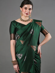 THE BANARASI SAREEIS MADE UP OF SILK THREADS WOVEN USING