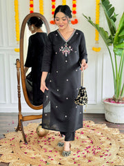 BLACK COLOURED WOMEN'S VISCOSE RAYON KURTA SET