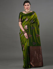 THE BANARASI SAREEIS MADE UP OF SILK THREADS WOVEN USING