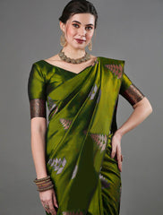 THE BANARASI SAREEIS MADE UP OF SILK THREADS WOVEN USING