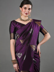 THE BANARASI SAREEIS MADE UP OF SILK THREADS WOVEN USING