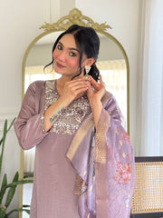 RADHA GREY COLOURED WOMEN'S VISCOSE CHINNON KURTA WITH PANT DUPATTA SET