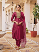 MAROON COLOURED WOMEN'S RAYON SILK KURTA WITH DUPATTA SET