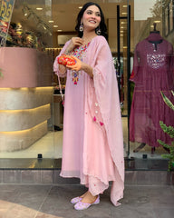 YAMINI PINK COLOURED WOMEN'S CHANDERI SILK EMBROIDERED KURTA WITH PANT DUPATTA SET