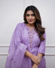 LIGHT PUPRLE COLOURED WOMEN'SSOFT RAYON SLUB KURTA WITH PANT DUPATTA SET