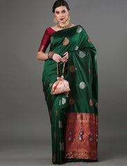 THE BANARASI SAREEIS MADE UP OF SILK THREADS WOVEN USING
