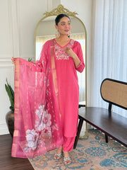 RADHA PINK COLOURED WOMEN'S VISCOSE CHINNON KURTA WITH PANT DUPATTA SET