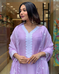 LAVENDAR COLOURED WOMEN'S PURE RUSSIAN SILK EMBROIDERED KURTA WITH PANT DUPATTA SET