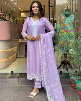 LAVENDAR COLOURED WOMEN'S PURE RUSSIAN SILK EMBROIDERED KURTA WITH PANT DUPATTA SET