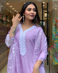 LAVENDAR COLOURED WOMEN'S PURE RUSSIAN SILK EMBROIDERED KURTA WITH PANT DUPATTA SET