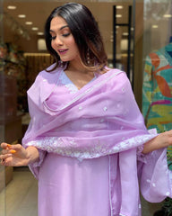 LAVENDAR COLOURED WOMEN'S PURE RUSSIAN SILK EMBROIDERED KURTA WITH PANT DUPATTA SET