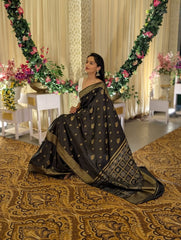 THE BANARASI SOFT SILK SAREE  MADE UP OF SILK THREADS WOVEN USING