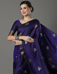 THE BANARASI SAREEIS MADE UP OF SILK THREADS WOVEN USING