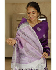 THE BANARASI SAREEIS MADE UP OF SILK THREADS WOVEN USING