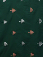 THE BANARASI SAREEIS MADE UP OF SILK THREADS WOVEN USING