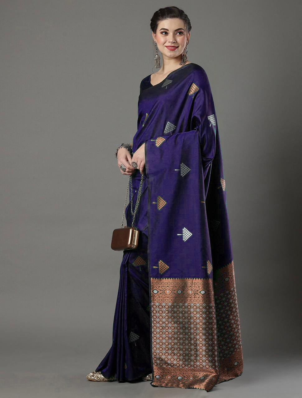 THE BANARASI SAREEIS MADE UP OF SILK THREADS WOVEN USING