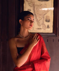 THE BANARASI SAREEIS MADE UP OF SILK THREADS WOVEN USING