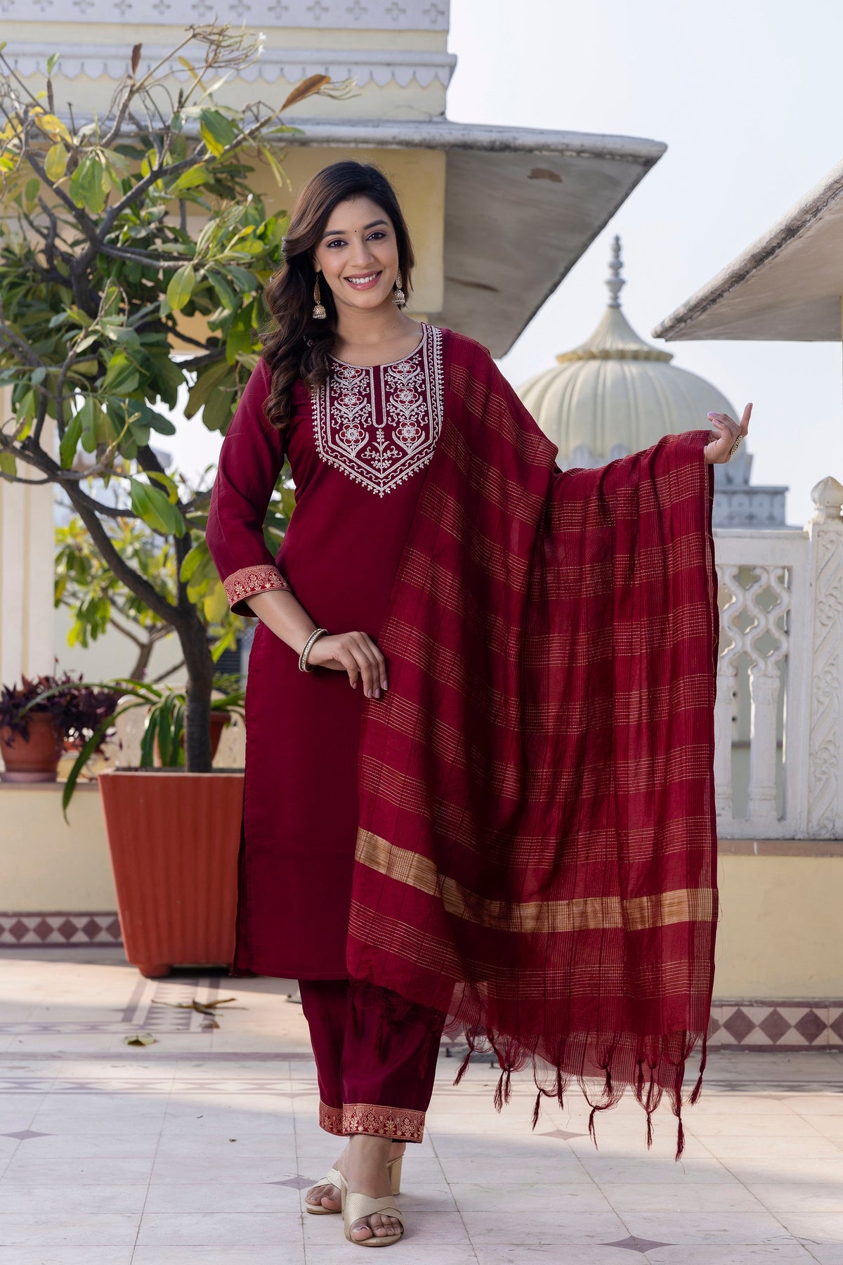 RED COLOURED TREDITIONAL WEAR KURTA SET