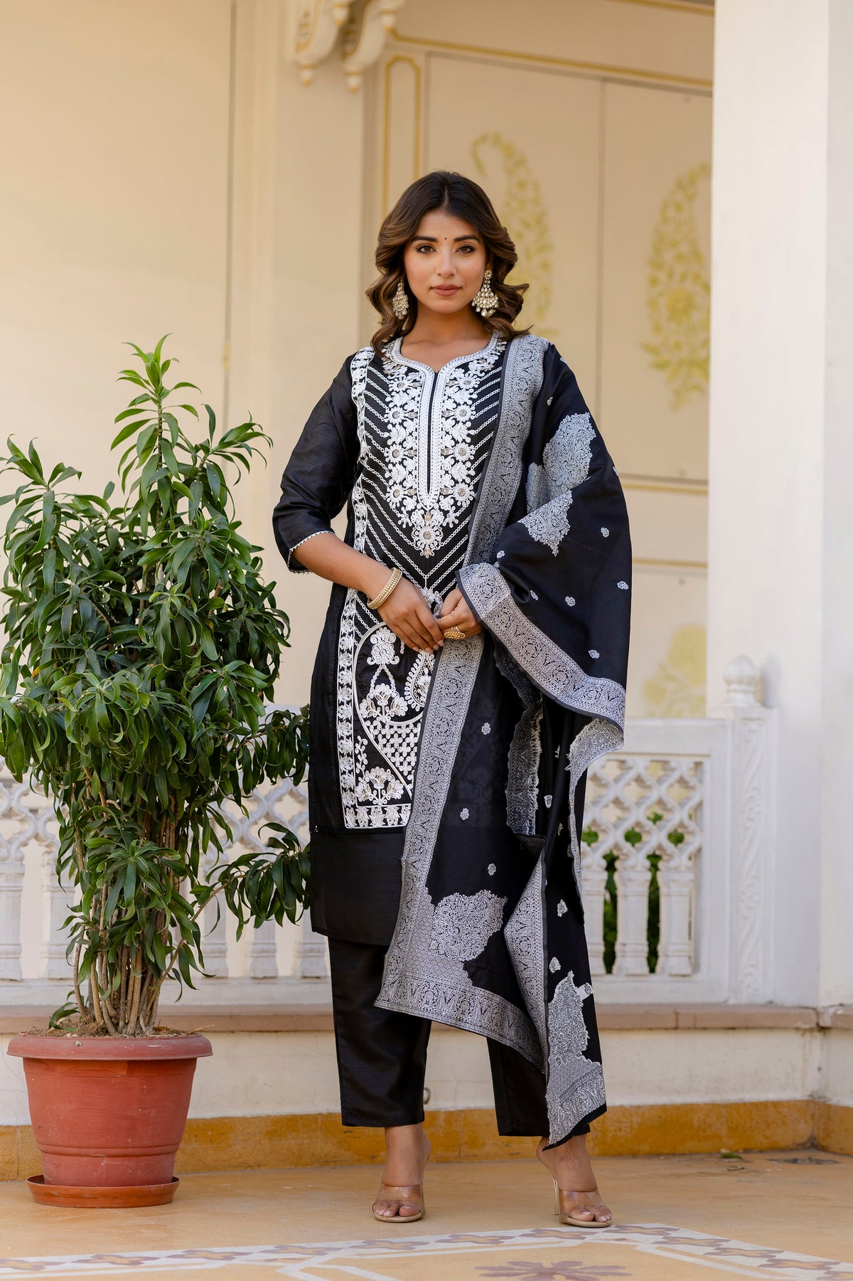 Black Pure Silk Kurta Set with Embroidery & Jacquard Dupatta | Women’s Partywear & Ethnic Collection Malaysia