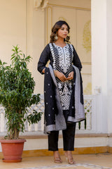 Black Pure Silk Kurta Set with Embroidery & Jacquard Dupatta | Women’s Partywear & Ethnic Collection Malaysia