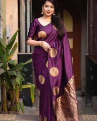 THE BANARASI SAREEIS MADE UP OF SILK THREADS WOVEN USING