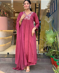 PINK  COLOURED  WOMEN'S VISCOSE CHINNON  EMBROIDERED   KURTA  WITH PANT DUPATTA  SET