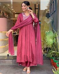 PINK  COLOURED  WOMEN'S VISCOSE CHINNON  EMBROIDERED   KURTA  WITH PANT DUPATTA  SET
