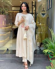CREAM  COLOURED  WOMEN'S RAYON  KURTA WITH  DUPATTA SET