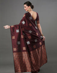 THE BANARASI SAREEIS MADE UP OF SILK THREADS WOVEN USING