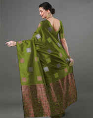 THE BANARASI SAREEIS MADE UP OF SILK THREADS WOVEN USING