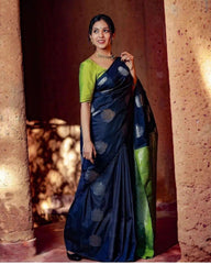 THE BANARASI SAREEIS MADE UP OF SILK THREADS WOVEN USING