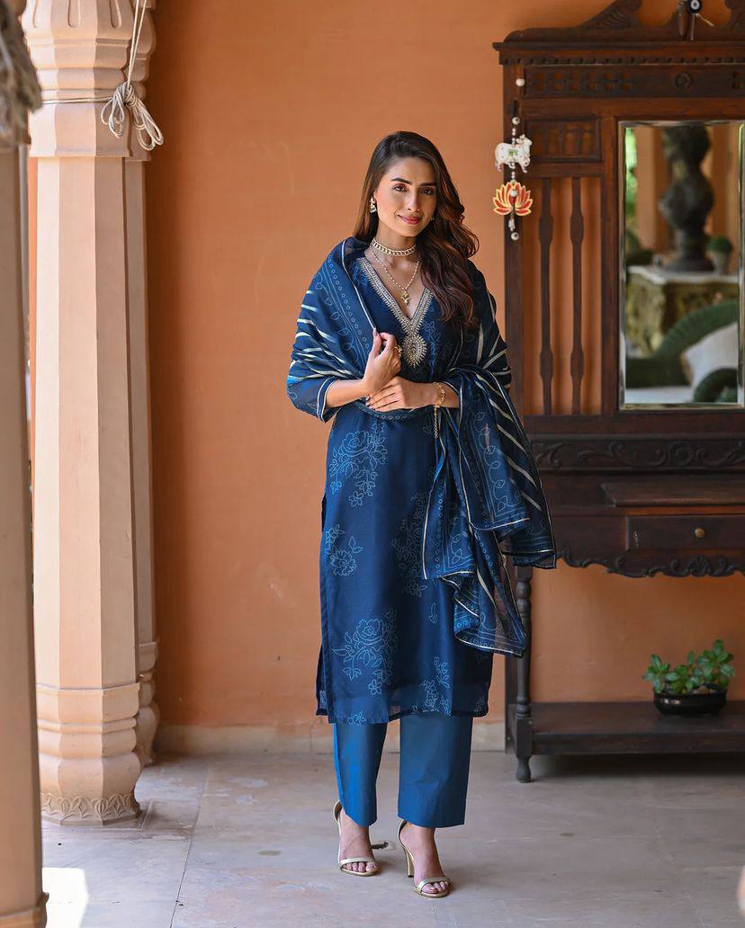 BLUE  COLOURED  WOMEN'S  PRINTED  EMBROIDERED   KURTA  WITH PANT DUPATTA  SET