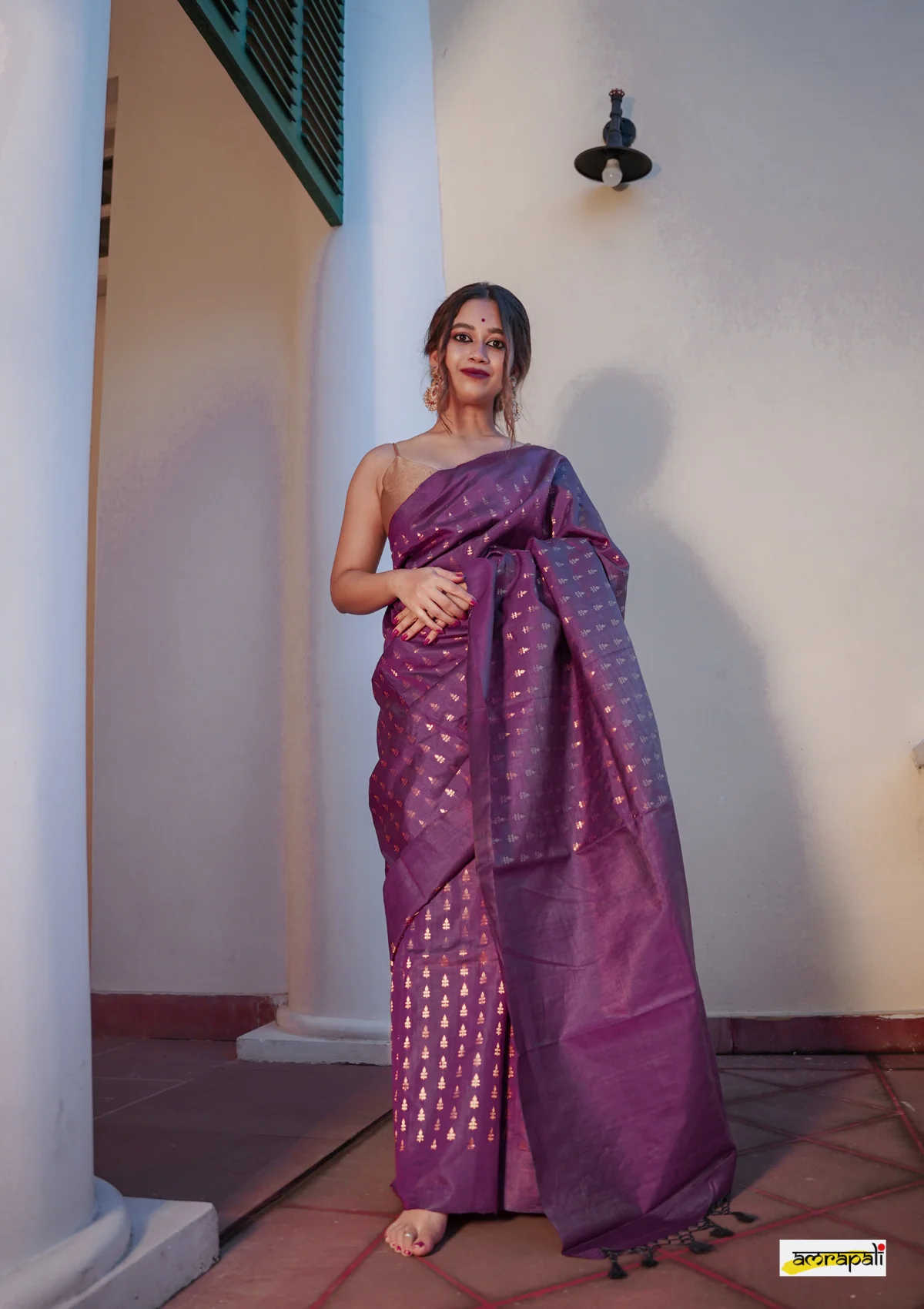 THE BANARASI SAREEIS MADE UP OF SILK THREADS WOVEN USING